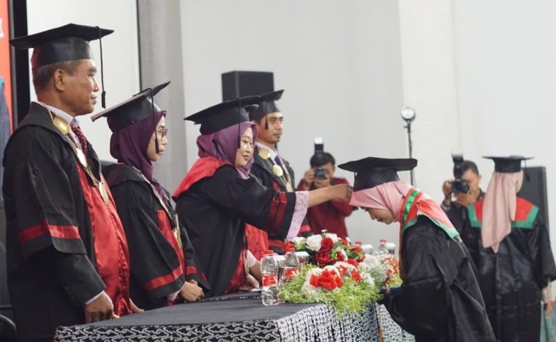 Pantun Wisuda Jadi Momen Mengesankan PWMU CO Girimu