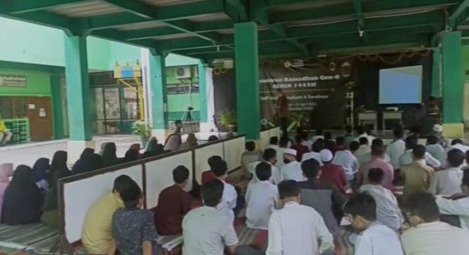
 Ustadz Naruto Bahas Bahaya Pacaran di SMP Musix | PWMU.CO