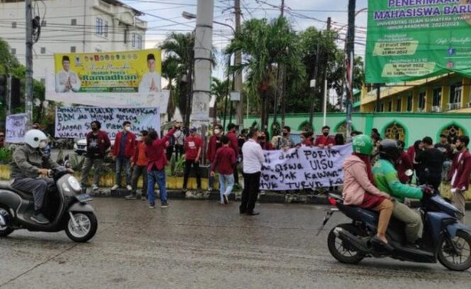 
 Demo Tolak Jokowi 3 Periode di Medan Sepi