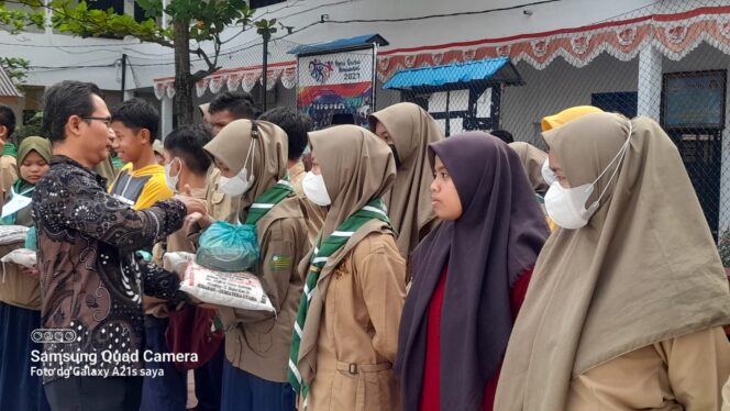 
 SMA Muhammadiyah 8 Kisaran Berbagi Sembako