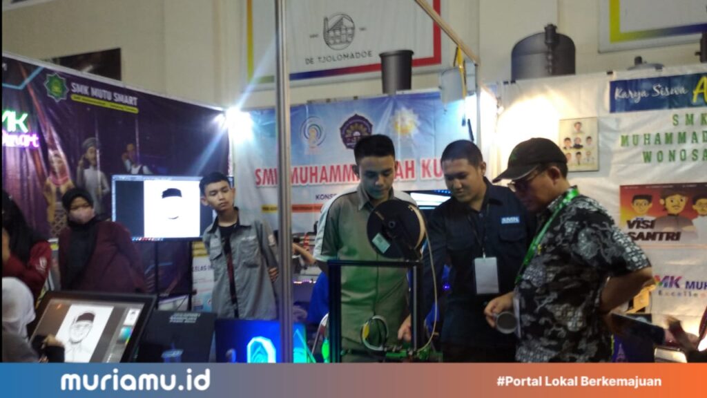 Ikut-berpatisipasi-di-MITE-SMKMUHIKUDUS-Pamerkan-Produk-dan-Jasa-Teknologi-Karya-Siswa..jpg