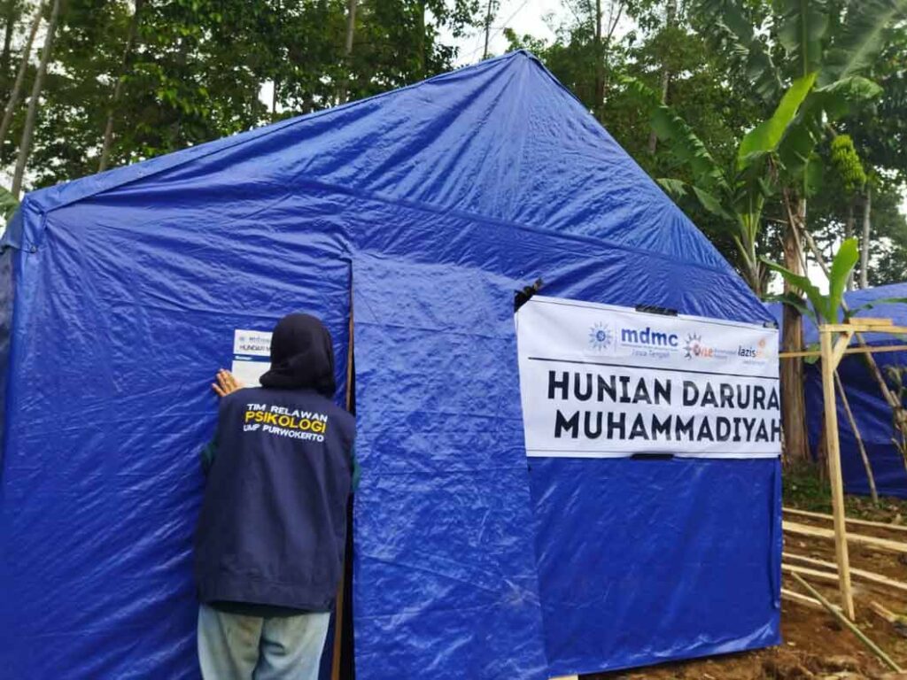 Bangun-Hunian-Darurat-4.jpg