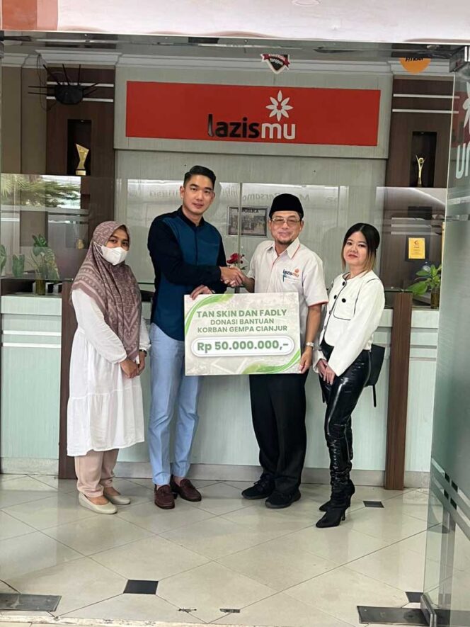 
 Fadly Faisal Dan Tan Skin Amanahkan Donasi Melalui Lazis Muhammadiyah