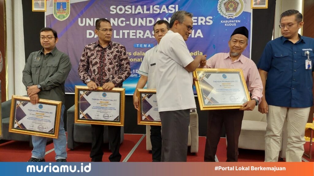 RS-Aisyiyah-Kudus-Raih-Penghargaan-Keterbukaan-Informasi-PWI-Award-Kudus.jpeg