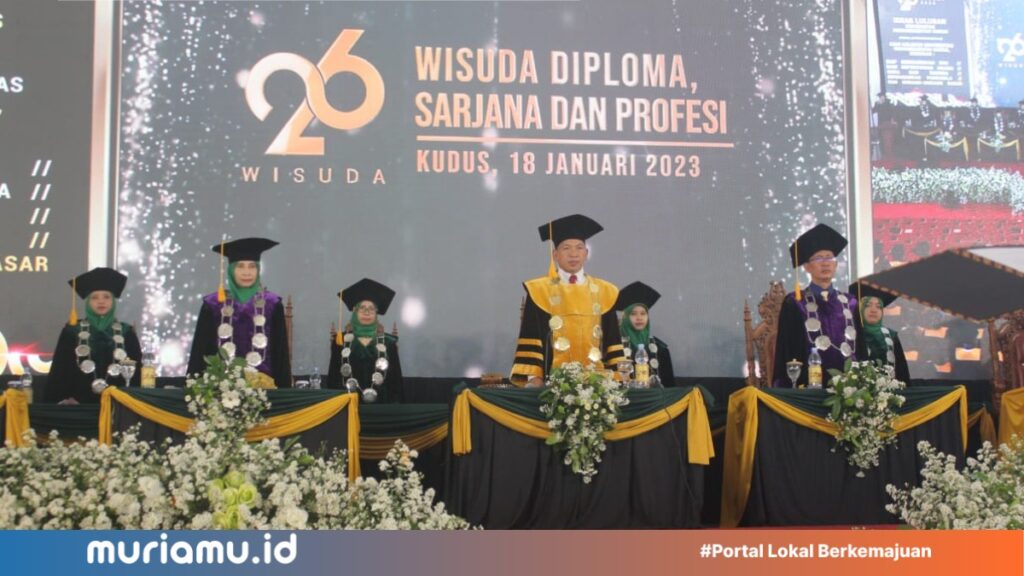 Wisuda-ke-26-Rektor-UMKU-Pesankan-Berfikir-Growth-Mindset.jpeg
