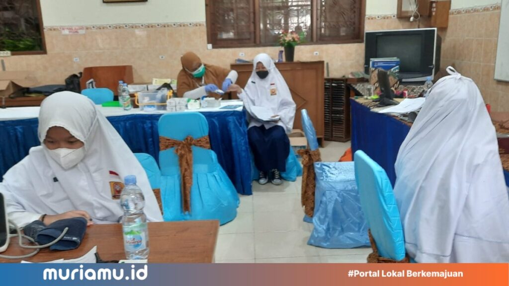 SMP-Muhammadiyah-1-SKA-Kerjasama-dengan-Puskesmas-Gajahan-Pantau-Kesehatan-Guru-Karyawan-dan-Siswa.jpeg