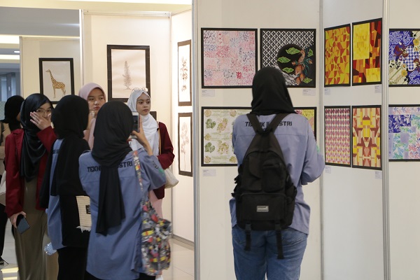 
 Ruparaksa 2023 Pamerkan Seni Rupa Karya Mahasiswa KTF UM Bandung