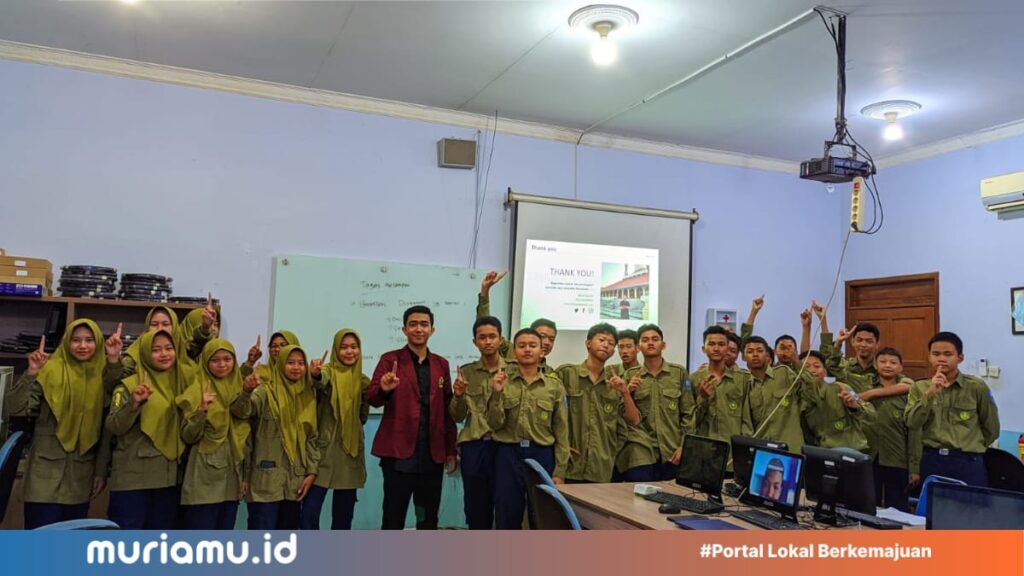 Mahasiswa-KPI-IAIN-Kudus-Gencarkan-Penyuluhan-Literasi-Digital-di-SMK-Muhammadiyah-Kudus.jpeg