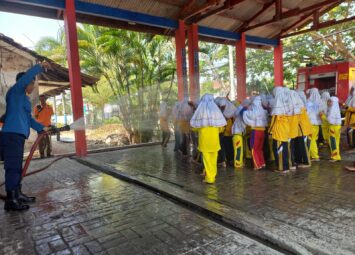 siswa SDM 2 Dukun Berkunjung ke Kantor Damkar