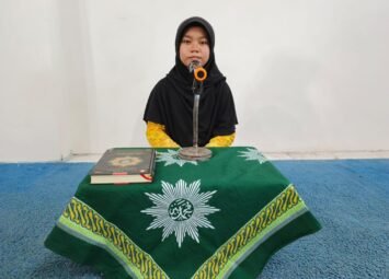 Desiana Nikita Putri, siswa SMP Muhammadiyah 8 Benjeng, sukses melaksanakan ujian Tasmik Juz 30 secara live