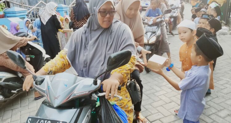 TK Aisyiyah 5 Bungah bagi takjil