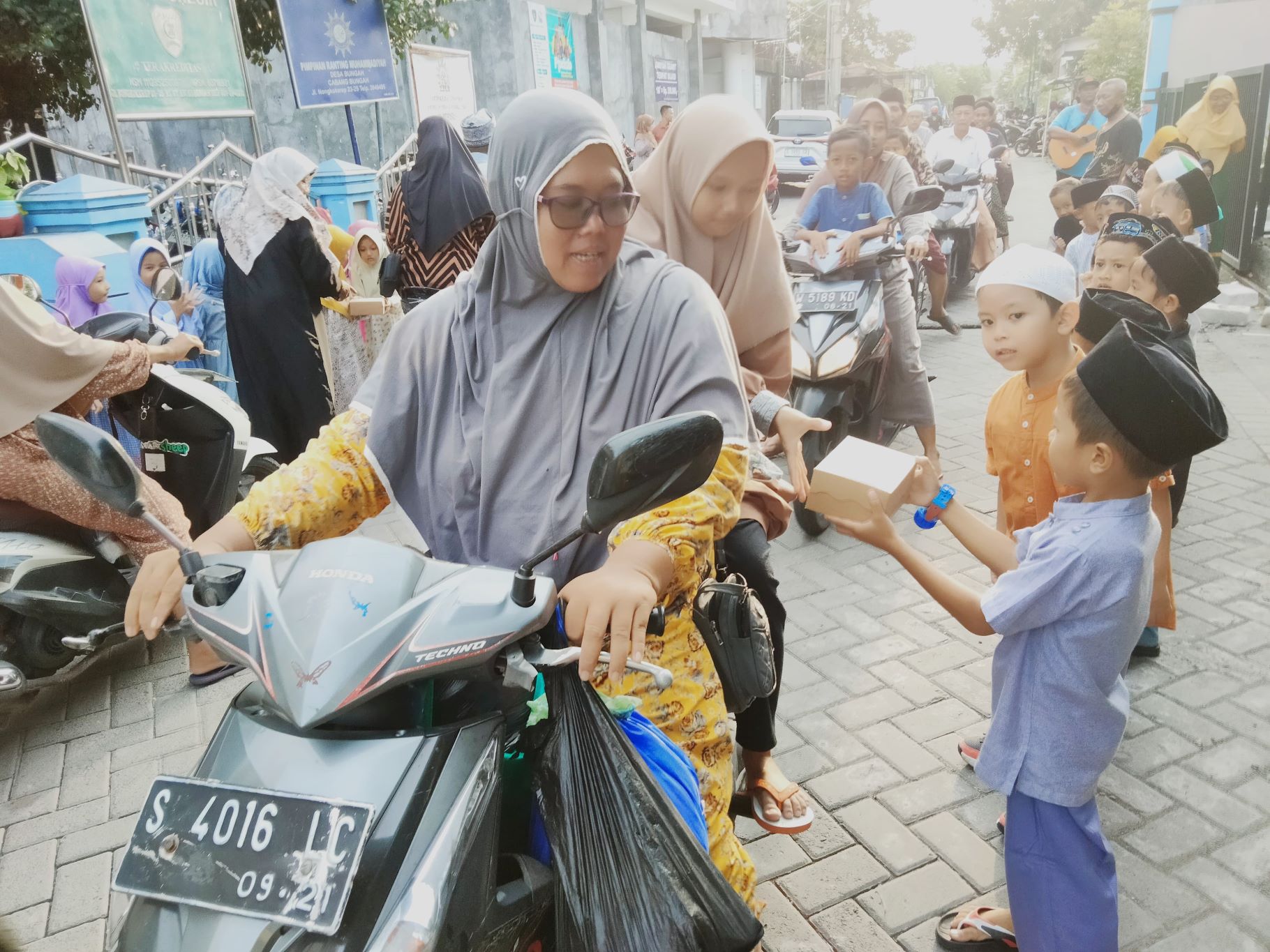 TK Aisyiyah 5 Bungah bagi takjil