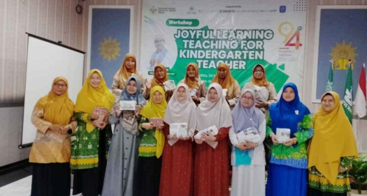 Pembagian doorprize dalam Workshop Joyful Learning Teaching For Kindergarten Teacher.
