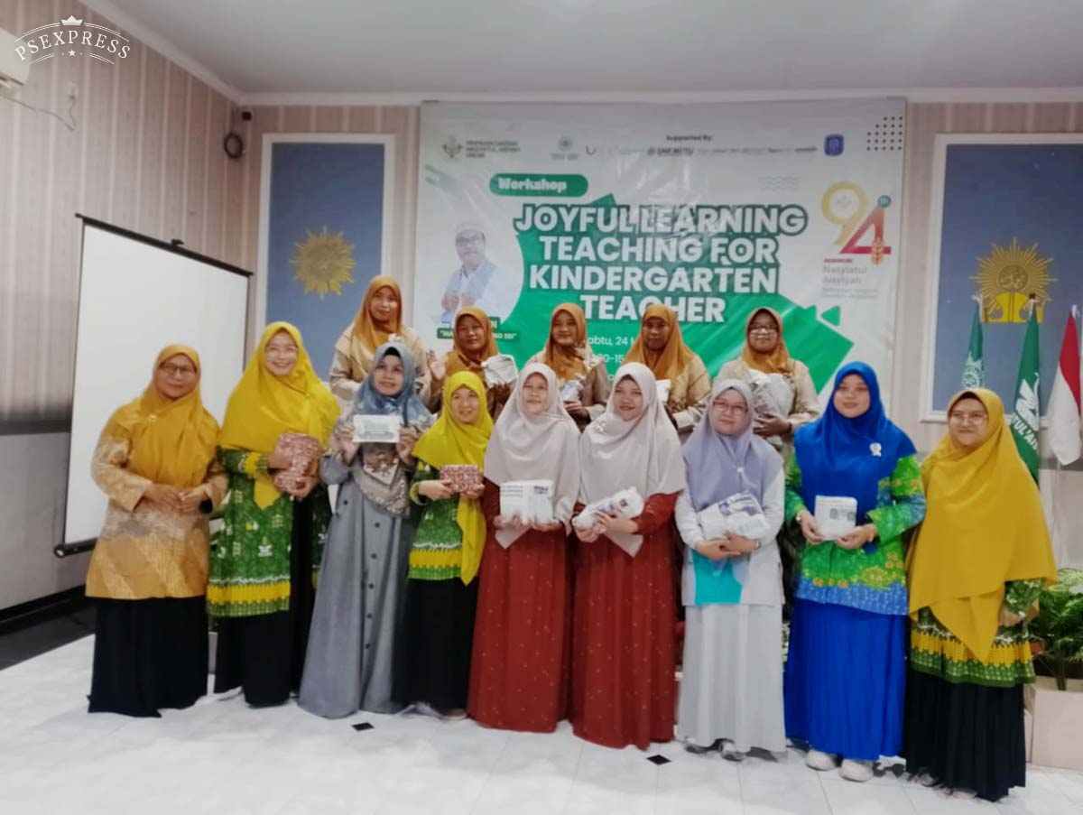 Pembagian doorprize dalam Workshop Joyful Learning Teaching For Kindergarten Teacher.