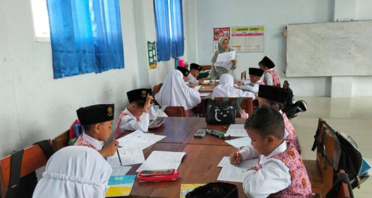 Siswa kelas 2 SD AlIslam Cerme serius mengikuti penyisihan KSNR ke 7