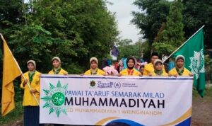 SD Muwri meriahkan Milad Muhammadiyah ke-113 dengan pawai, ceremony, penghargaan siswa dan guru, serta berbagai kegiatan edukatif.
