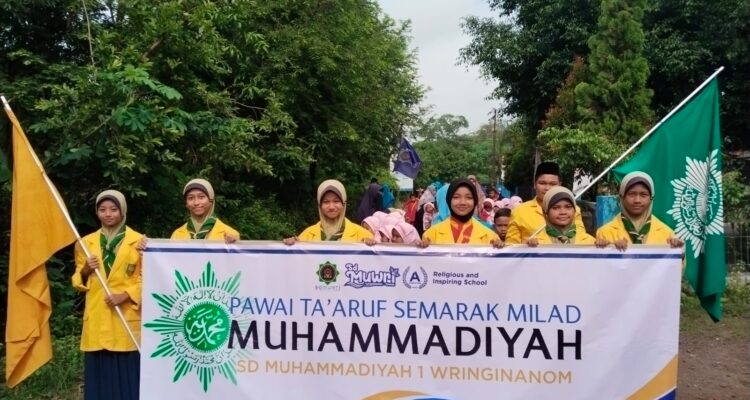 SD Muwri meriahkan Milad Muhammadiyah ke-113 dengan pawai, ceremony, penghargaan siswa dan guru, serta berbagai kegiatan edukatif.