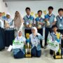 Deretan prestasi siswa Spemutu Gresik bersama bapak ibu pembina di festival faqih Usman ke 9 Majelis Dikdasmen PNF PDM Gresik yang berlangsung di hall sang pencerah Universitas Muhammadiyah Gresik, Sabtu (1/11/2025). (Istimewa/girimu.com)