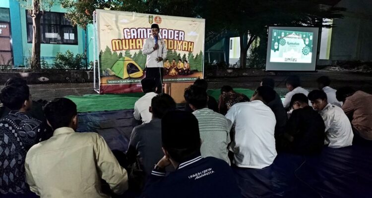 Sambutan Pimpinan Cabang Pemuda Muhammadiyah, sekaligus pembukaan acara Camp Kader Muhammmadiyah Benjeng (Fachrijal Al Farisi)