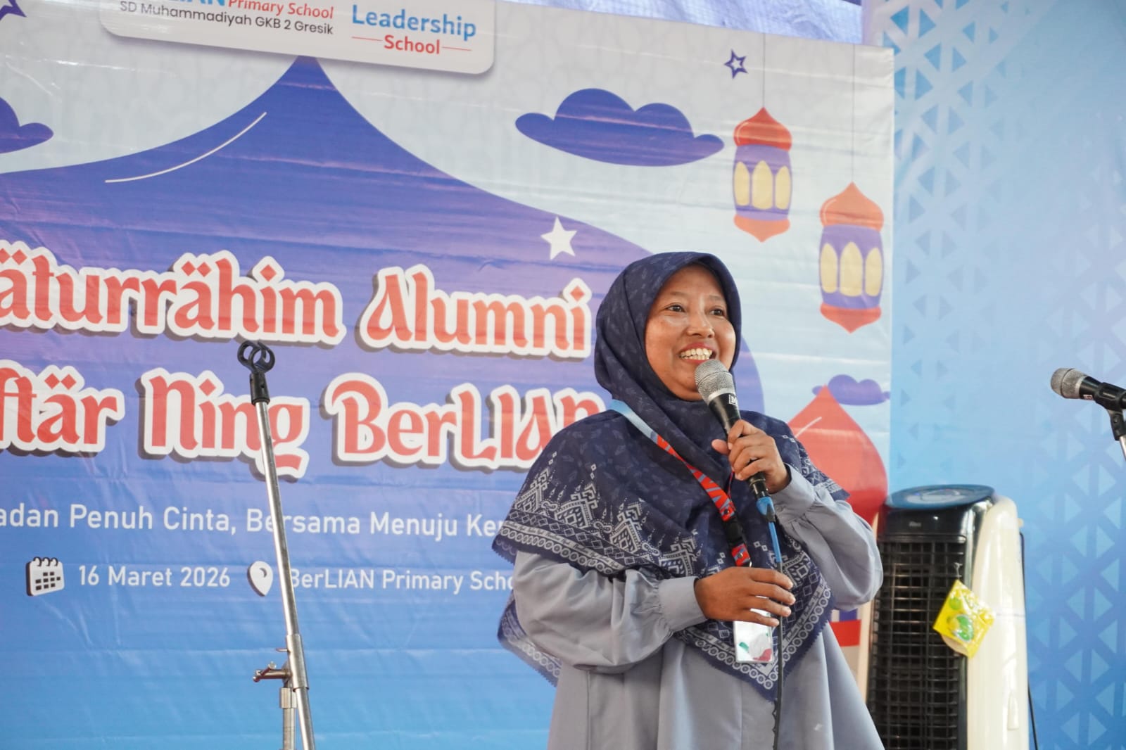 Farikha, S.Pd. Kepala Berlian Primary School saat menyampaikan sambutan pada kegiatan INB (Albani Khamenei/girimu.com)