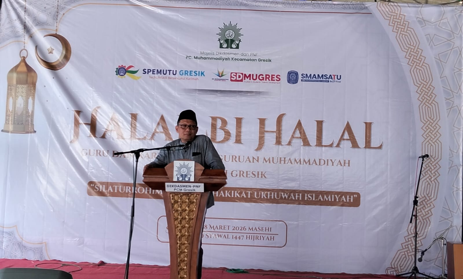 Muhammad Abduh wakil ketua pimpinan wilayah Muhammadiyah Jawa Timur saat memberikan tausiyah di acara halal bihalal perguruan Muhammadiyah kecamatan Gresik, Sabtu (28/3/2026). (Bening/girimu.com)