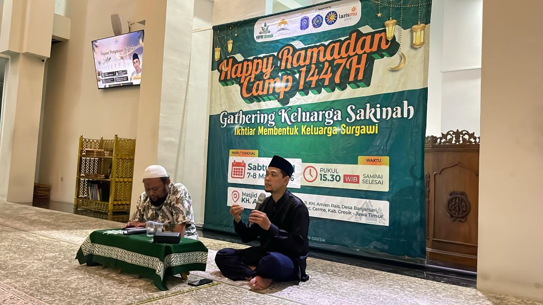 Ramadan Camp 1447 H PDPM Gresik menghadirkan materi gentle parenting tanpa burnout bersama Ustadz Dikky Shadqomullah untuk para orang tua.