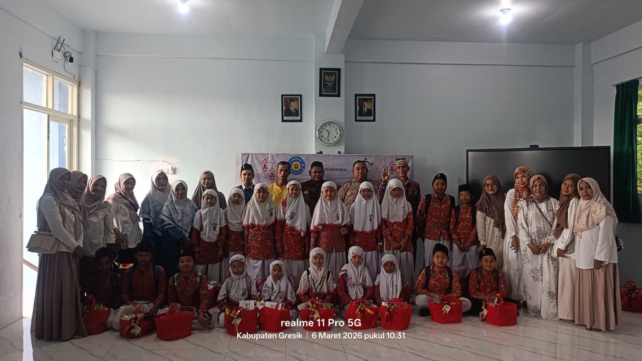 Penerima bingkisan saat Ikwam SD Al Islam berbagi ,Jumat 6 Maret 2026