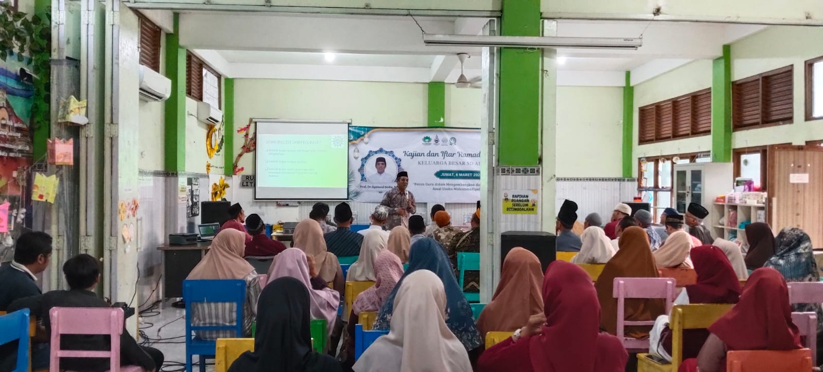 kajian dan iftar Ramadan 1447 H di Aula H. Amanullah Adnan SD Almadany Jumat (6/3//2026) mendatangkan Wakil Ketua Pimpinan Daerah Muhammadiyah Kabupaten Gresik Prof. Dr. Syamsul Sodiq, M.Pd.