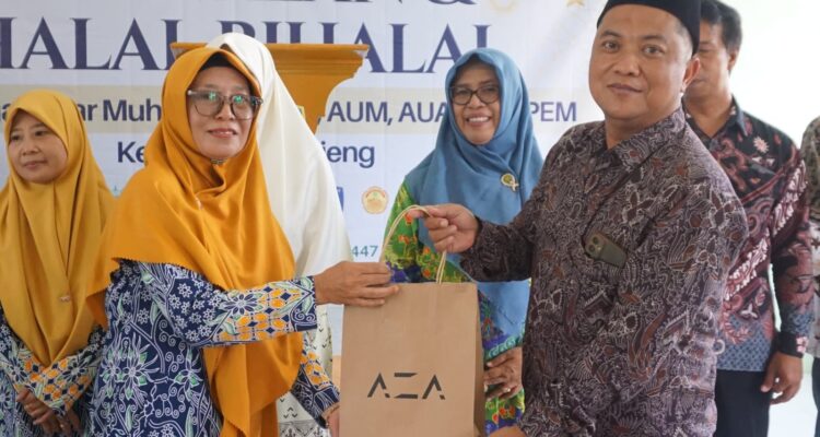 Aza Halal Bihalal Muhammadiyah Benjeng di Gresik meriah dengan pembagian 15 tiket Persebaya vs Persita dan jersey resmi dari Ram Surahman.