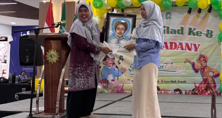 Kayla Shafa Arcilla resmi terpilih sebagai Ketua IKA Alumni SD Almadany periode 2025-2030 melalui pemungutan suara daring pada Senin (6/4/2026).