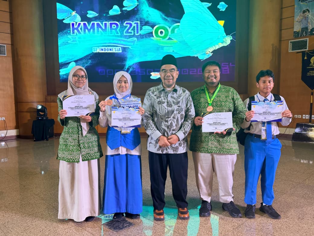 Tim Spemdalas berfoto bersama Presiden Direktur Klinik Pendidikan MIPA (KPM) Pusat adalah Dr. Raden Ridwan Hasan Saputra