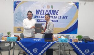 epala SMP Mulan, Amrillah M.Pd. dan Waka Kesiswaan Spemdalas, Ichwan Arif, M. Hum berfoto