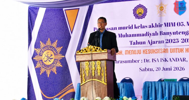 MIM05 elepasan siswa Perguruan Muhammadiyah Banyutengah berlangsung haru dan inspiratif. Isa Iskandar memberi pesan penting tentang cita-cita, ilmu, akhlak, dan doa.