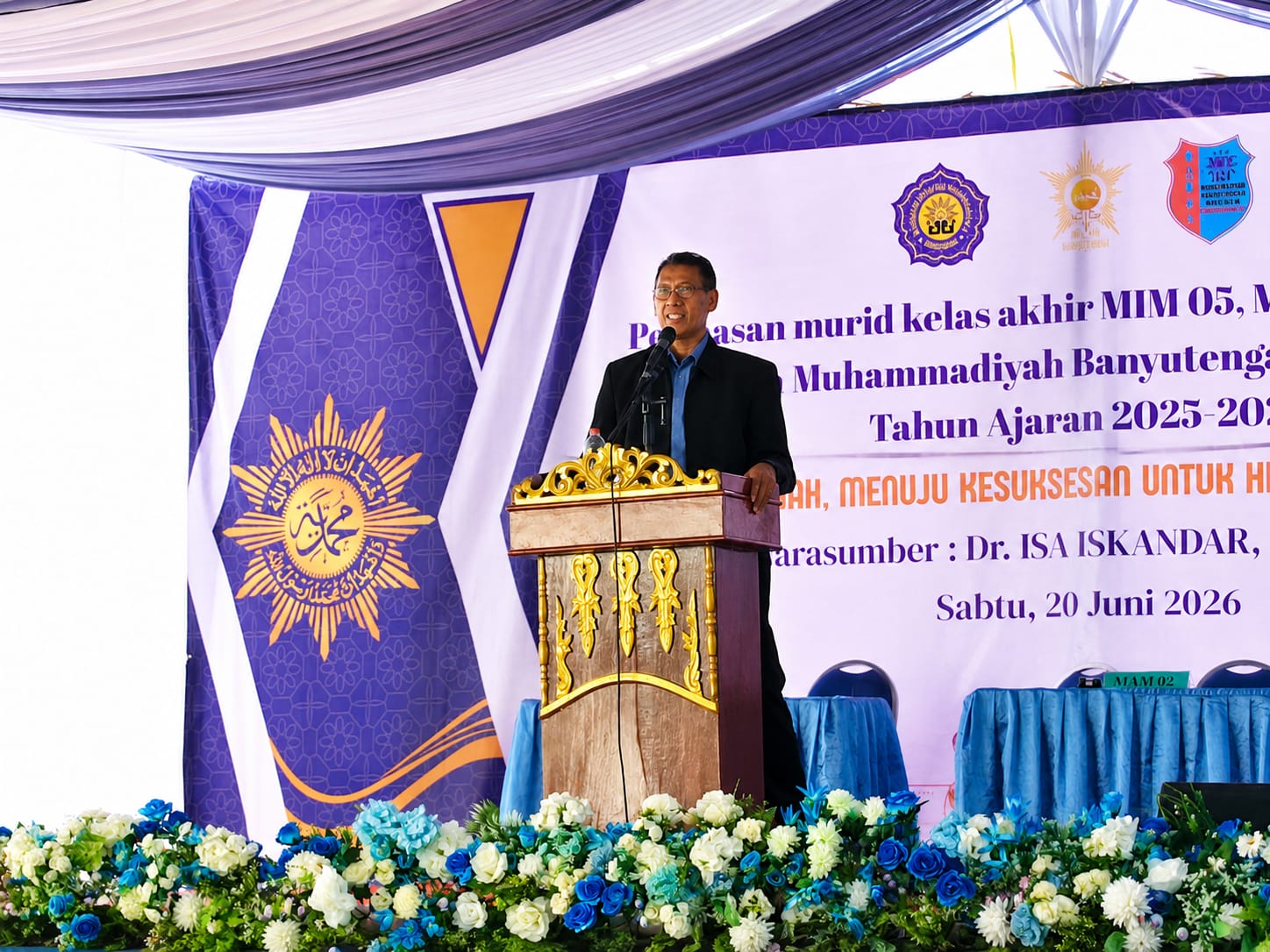 elepasan siswa Perguruan Muhammadiyah Banyutengah berlangsung haru dan inspiratif. Isa Iskandar memberi pesan penting tentang cita-cita, ilmu, akhlak, dan doa.