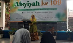 Innik Hikmatin, S.Pd.,M.Pd.I. menyampaikan motivasi dan penguatan dalam Gebyar Milad ke-109 Aisyiyah oleh PCA GKB, Sabtu (27/6/26)