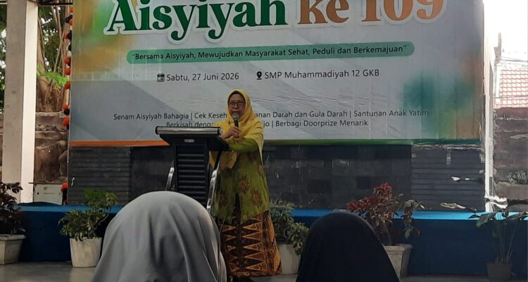 Innik Hikmatin, S.Pd.,M.Pd.I. menyampaikan motivasi dan penguatan dalam Gebyar Milad ke-109 Aisyiyah oleh PCA GKB, Sabtu (27/6/26)