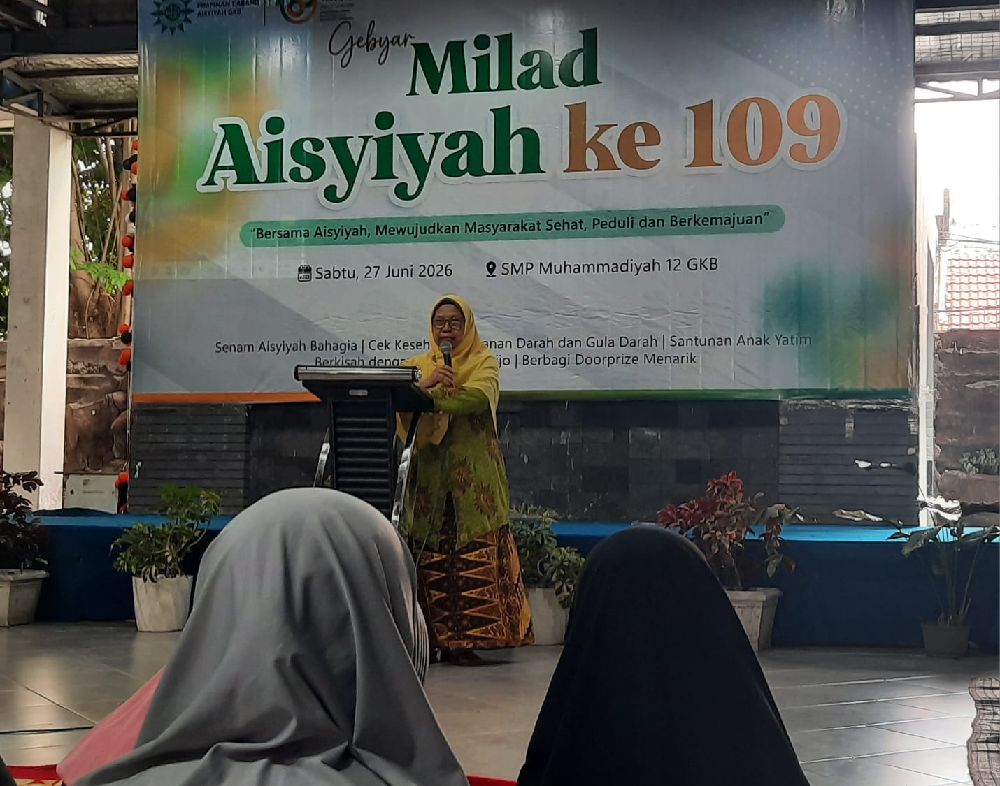 Innik Hikmatin, S.Pd.,M.Pd.I. menyampaikan motivasi dan penguatan dalam Gebyar Milad ke-109 Aisyiyah oleh PCA GKB, Sabtu (27/6/26)