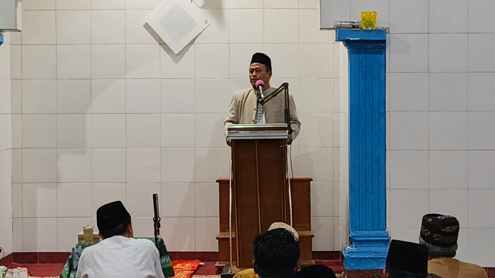 WhatsApp Image 2026-06-30 at 14.45.48 Foto H. hasan Abidin, M.Pd saat menyampaiakn tausiyah pada agenda Safari Subuuh di Masjid Al Iman Qonaah Mojosarirejo, Driyorejo gresik (Elisyah Susanty/Girimu.com)