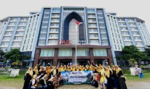 Peserta Napak Tilas pada Puncak Peringatan Milad 'Aisyiyah ke-109 di PCA Bungah, Gresik saat tiba di hamalan Kampus Universitas Ahmad Dahlan Yogyakarta, Sabtu, 27/6/2026. (Alkafiah/GIRIMU.COM)