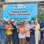 PCA, PCM, KL Lazismu Cerme Menanam Pohon di Klinik Muhammadiyah Cerme