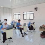 Siswa sedang mengerjakan soal olimpiade sains nasional, (Linda Nur Fitria/girimu.com)