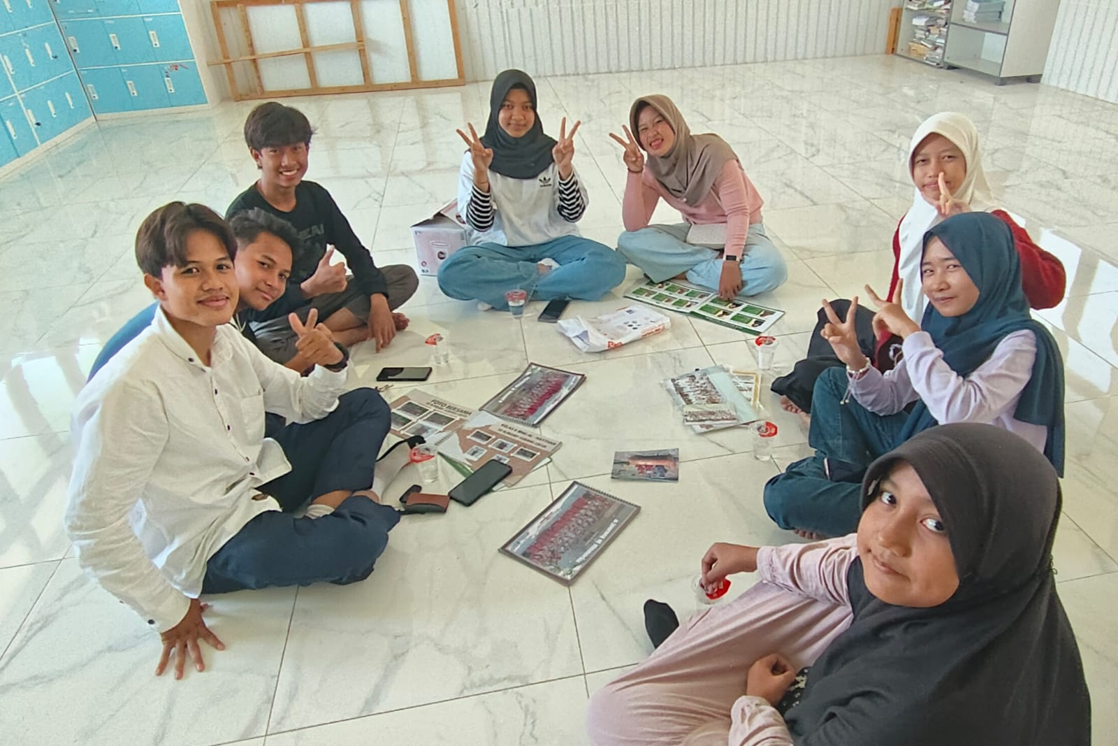 Ikatan Alumni SD Almadany berpose seusai rapat perdana di sekolah Rabu (1/7/2026)