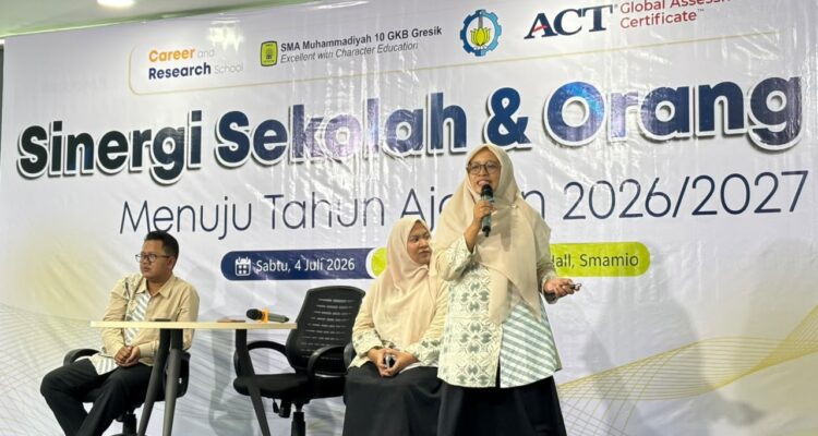 Dr Anis Shofatun S Si, M. Pd. Waka kurikulum Smamio menjelaskan pilar sinergi ke wali siswa