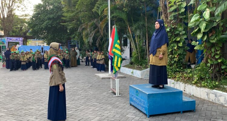 SD Muwri Miftakhul Muzdalifah Kepala SD Muwri ketika membuka acara kemahiran