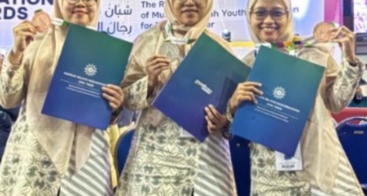 Tiga guru Smamio juara