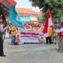 Teoh Shey Jun bersama Fony Libriastuti, M. Si - kepala Mugeb PS bersiap memberangkatkan peserta pawai (foto: Septemdira)