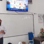 orang tua mengajar