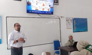 orang tua mengajar