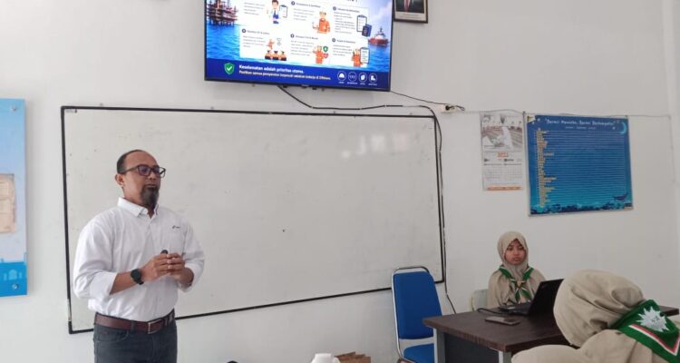 orang tua mengajar